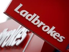 Вывеска Ladbrokes
