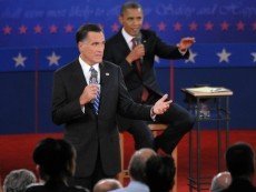 Митт Ромни (на переднем плане) и Барак Обама