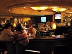 Пункты приема ставок было решено открыть и в барах