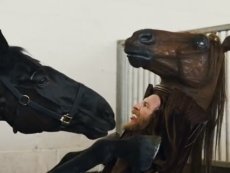 Создатели видео постарались сделать его в меру комичным