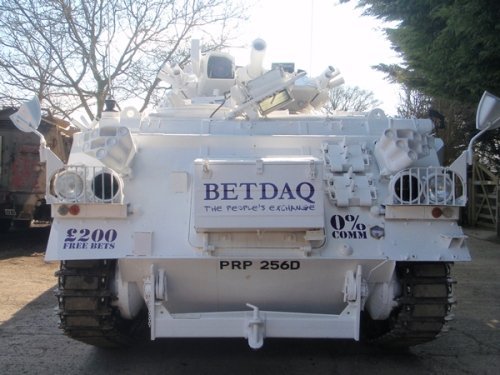 Танк биржи ставок Betdaq (вид сзади)