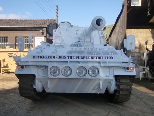 Танк биржи ставок Betdaq (вид спереди)