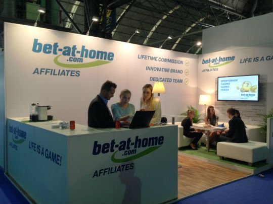 За стендом bet-at-home во всю идут переговоры