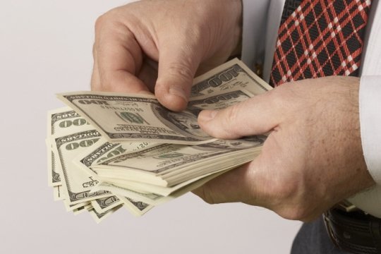 Сколько зарабатывают игроки в покер?