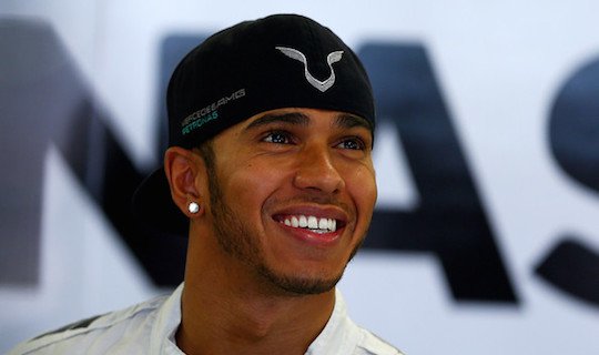 Поводов для улыбки в этом сезоне у Хэмилтона достаточно
