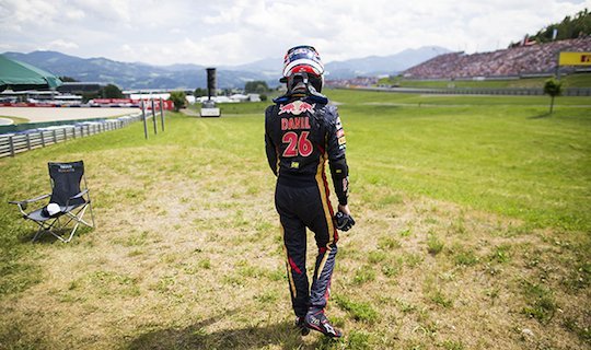 Квят сошел с дистанции на Гран-при Австрии, стартовав с седьмого места