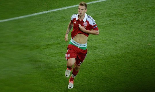 Бендтнер забил оба гола португальцам головой