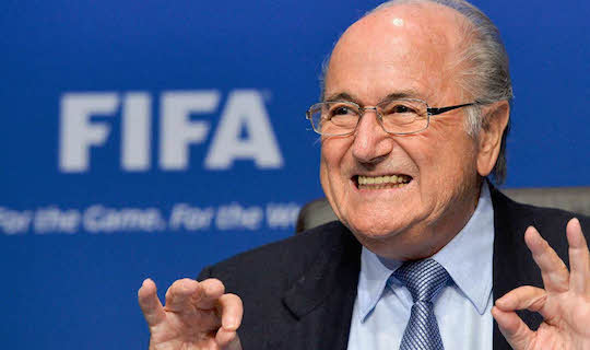 Мутные дела постоянно окружают Блаттера, но он умудряется держаться в президентском кресле ФИФА уже 16 лет