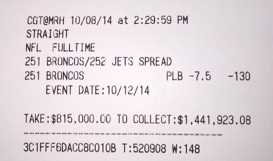 Своими успехами «красавчик» с радостью делится в твиттере