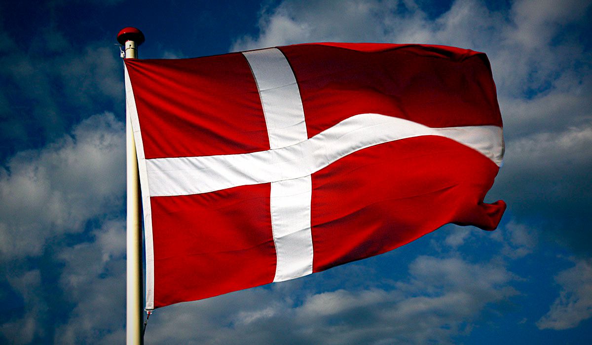 Дания фото флага и герба