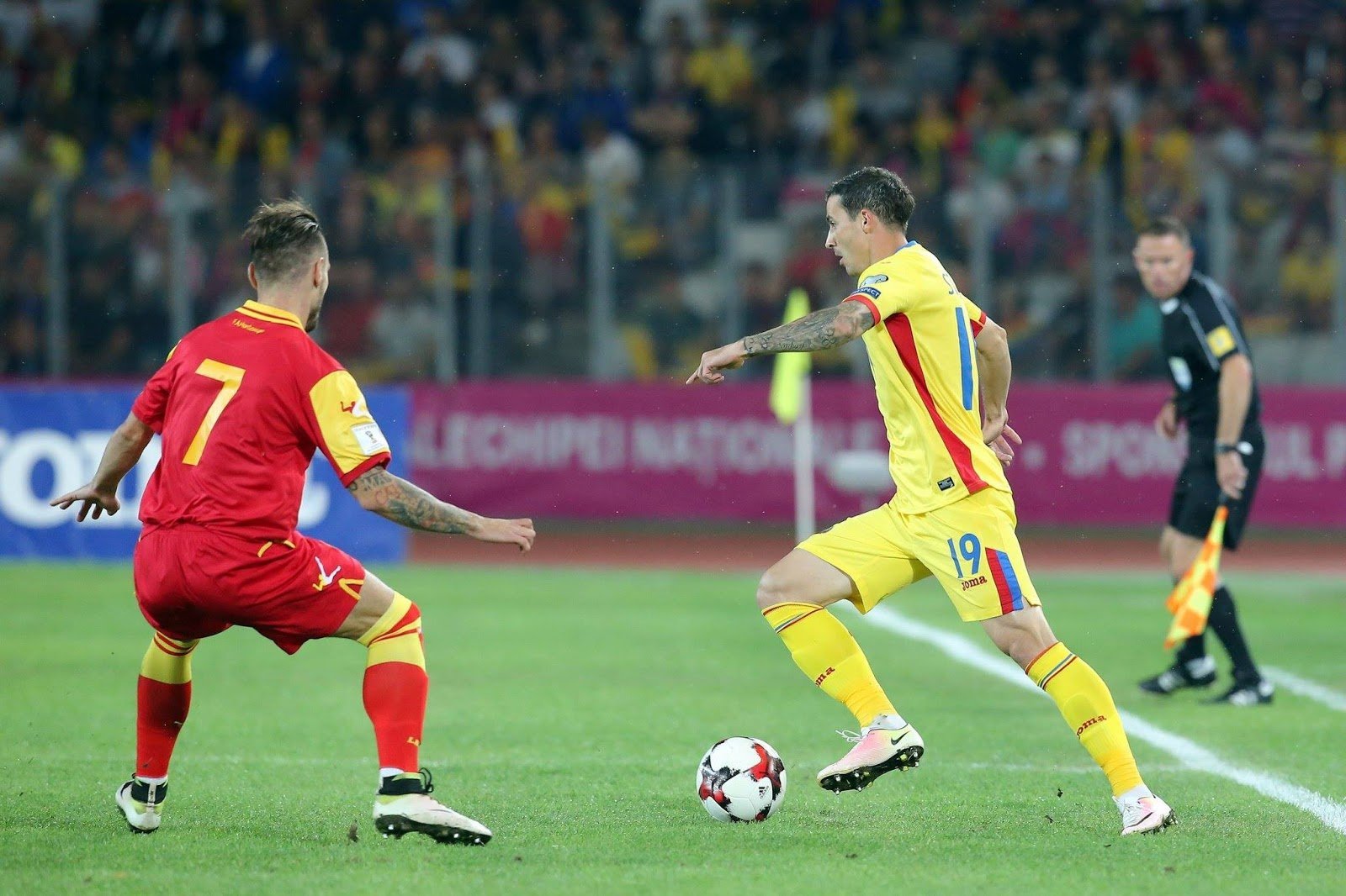 Romania football. Сборная Румынии 2021. Чемпионат Черногории по футболу. Сборная Монтенегро по футболу. Румынские футболисты.