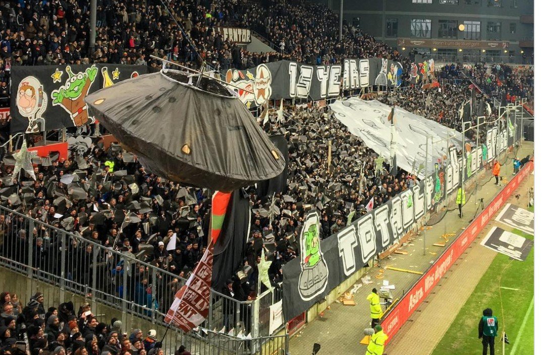 Санкт паули. Sankt Pauli FC. FC St Pauli стадион. Санкт Паули фанаты. Санкт Паули ФК фанаты.