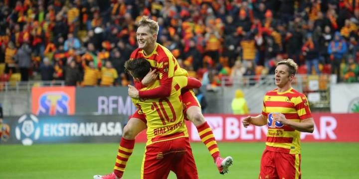 Стадион ягеллония белосток. Ягеллония белосток футбольная команда. Ягеллония белосток буде глимт. Jagiellonia bialystok logo. Jagiellonia bialystok logo.