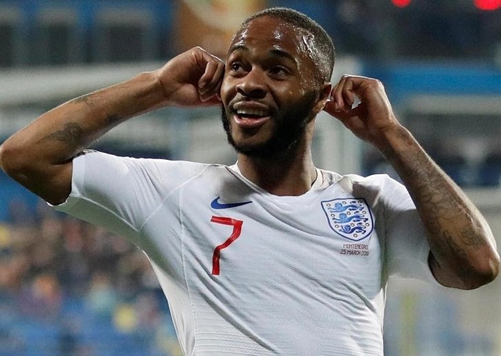 Рахим Стерлинг отвечает черногорским фанатам