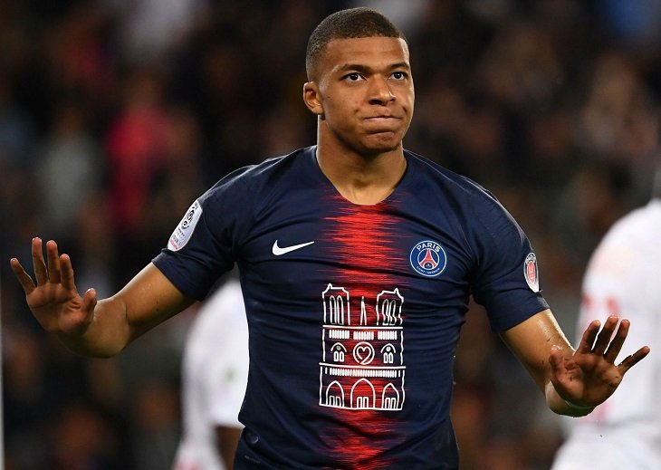 «ПСЖ» разместил изображение Нотр-Дама на груди вместо титульного спонсора 