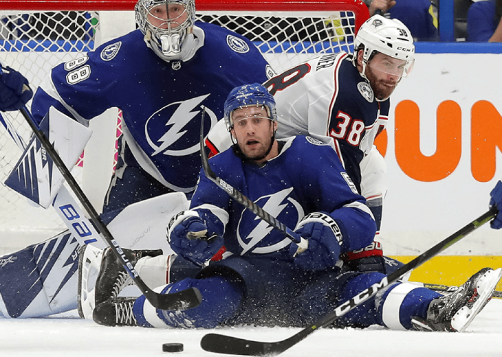 Вылет лучшей команды регулярного чемпионата "Тампы" после 0-4 от "Коламбуса" - главная сенсация плей-офф