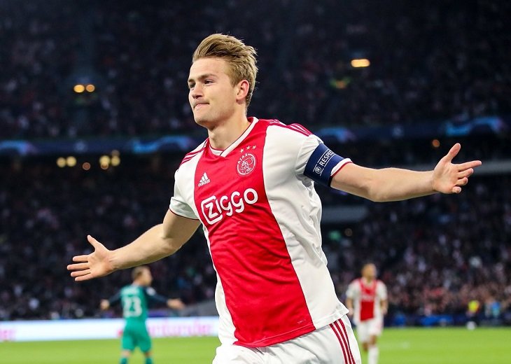 •Де Лигт забил в полуфинале Лиги чемпионов в 19 лет и 269 дней 