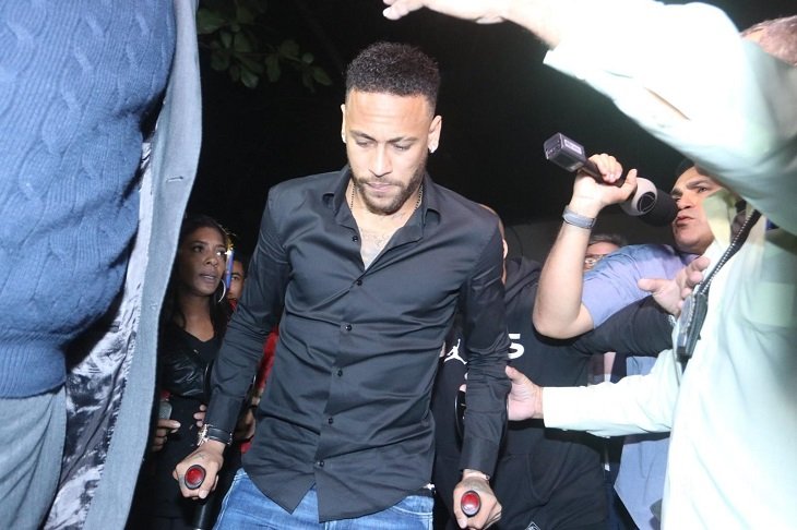 Неймар явится в полицию на дачу показаний