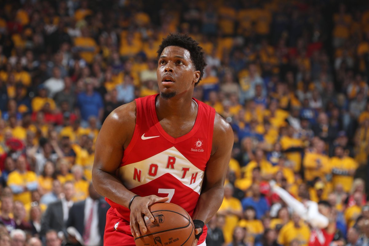 Разыгрывающий "Торонто" Кайл Лаури набрал 21 очко за первую половину 6-го матча финала