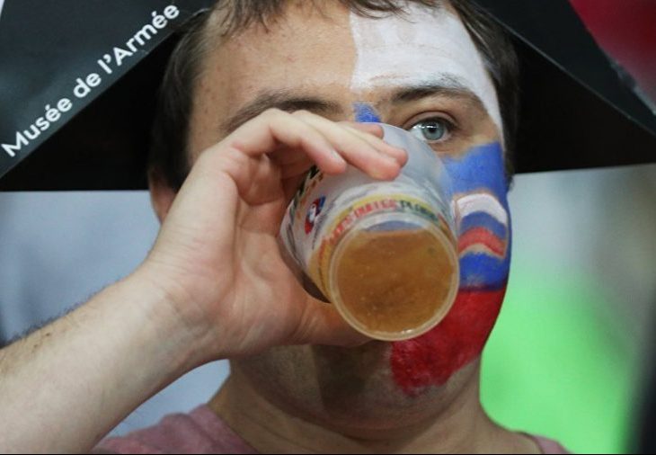 Депутат: Госдума рассмотрит законопроект о разрешении продажи пива на стадионах осенью