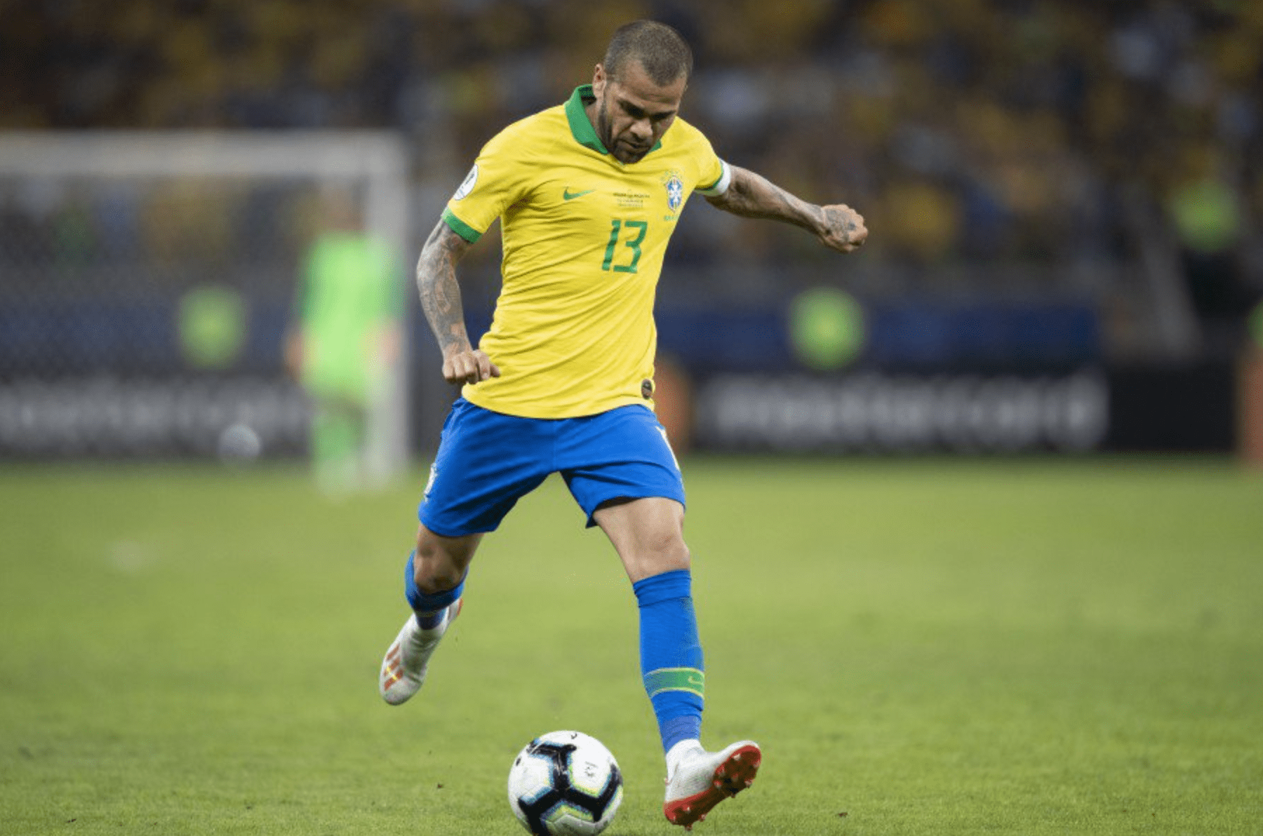 Дани Алвес - первый в мире, кто выиграл 40 титулов