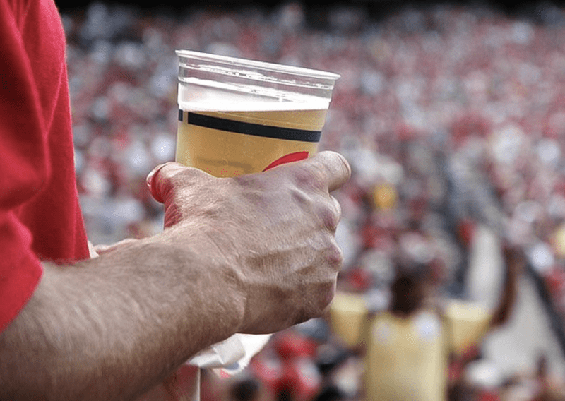 Пивные бочки на стадионах распустятся весной