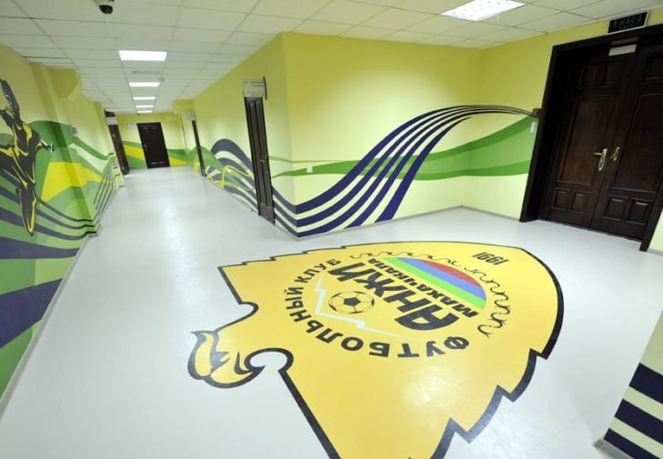 «Анжи» погасил больше половины всех долгов