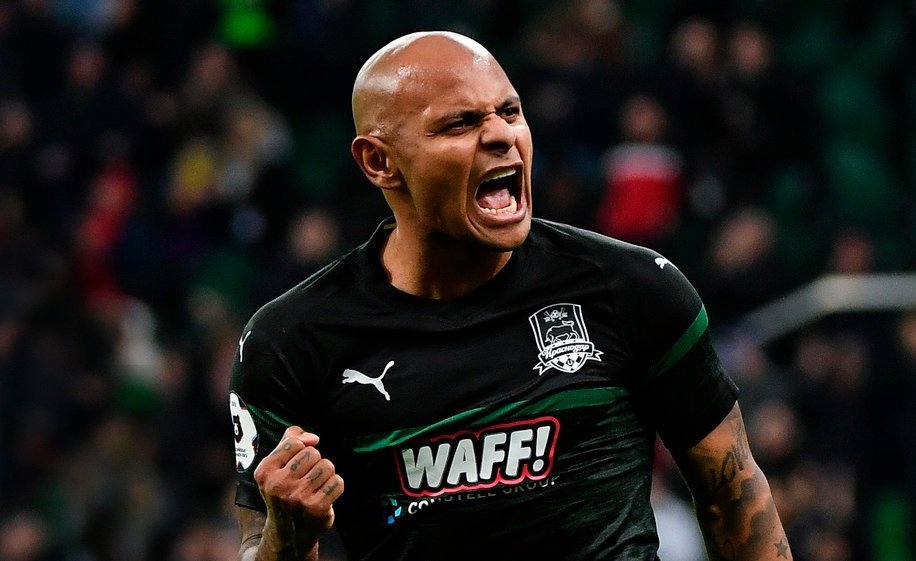 Ари не забил пенальти, но сыграл на добивании