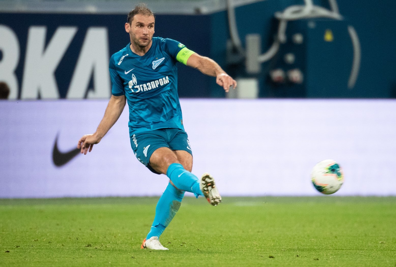 Бранислав Иванович продолжает играть за "Зенит" без замен