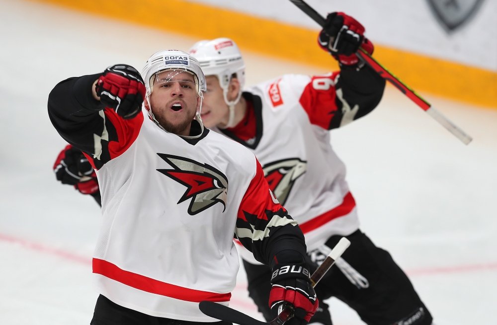 Спортс ру хоккей авангард. Хоккеист хк Авангард. Омский Авангард победа. КХЛ Авангард победа. КХЛ Авангард Омск.