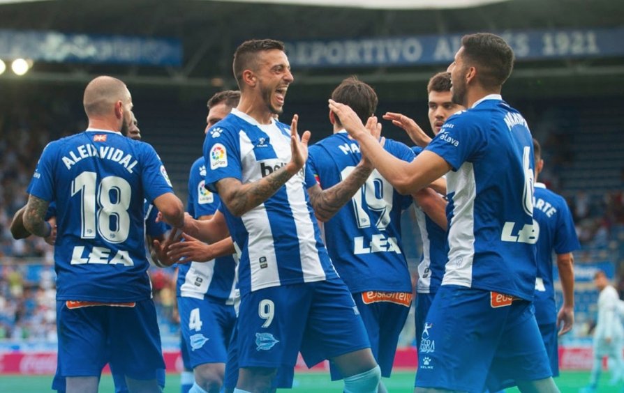 Футбольный клуб алавес. Alaves Хоселу. Joselu футболист. Алавес Леванте. Игроки Алавеса.