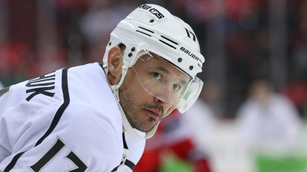 Илья Ковальчук получает 6,25 миллиона долларов в год. И теперь - не играет.