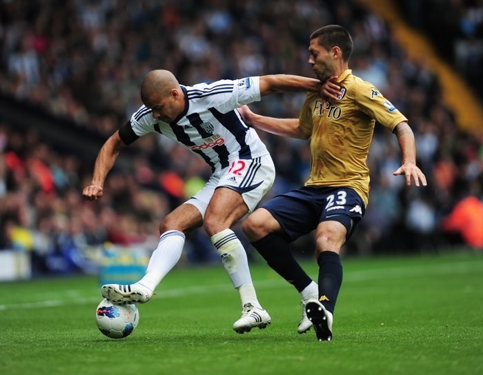 Фулхэм вест. Вест Бромвич Фулхэм. Мяч Фулхэм. West Bromwich Albion vs Fulham Fight. West Bromwich Players.