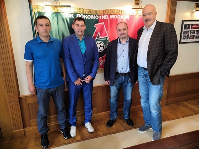 Марат Фаттахов, Василий Кикнадзе и Николай Комаров на встрече с болельщиком Александром Середовым