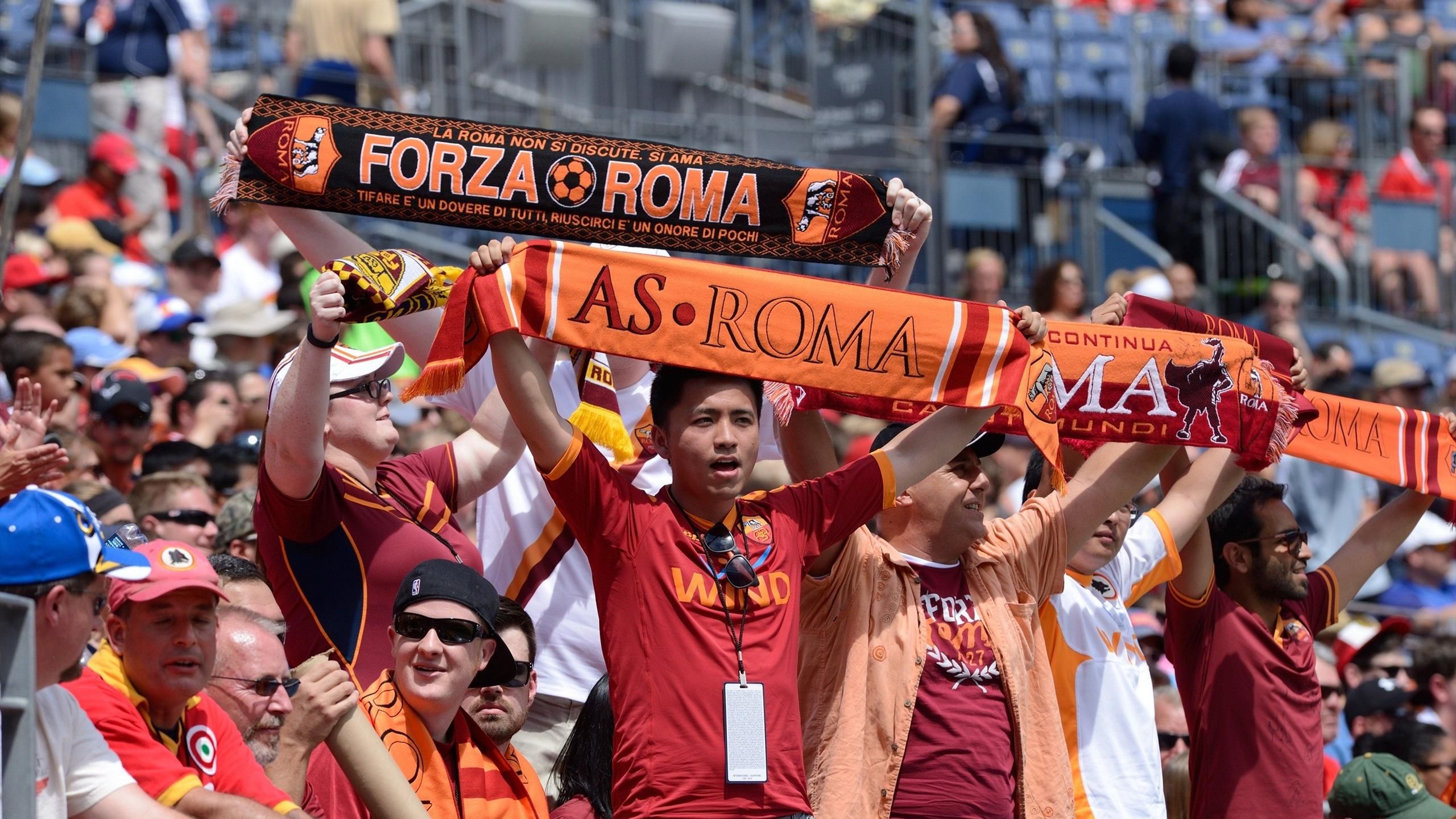 Roma ultras. Фанатская трибуна FC ROMA.