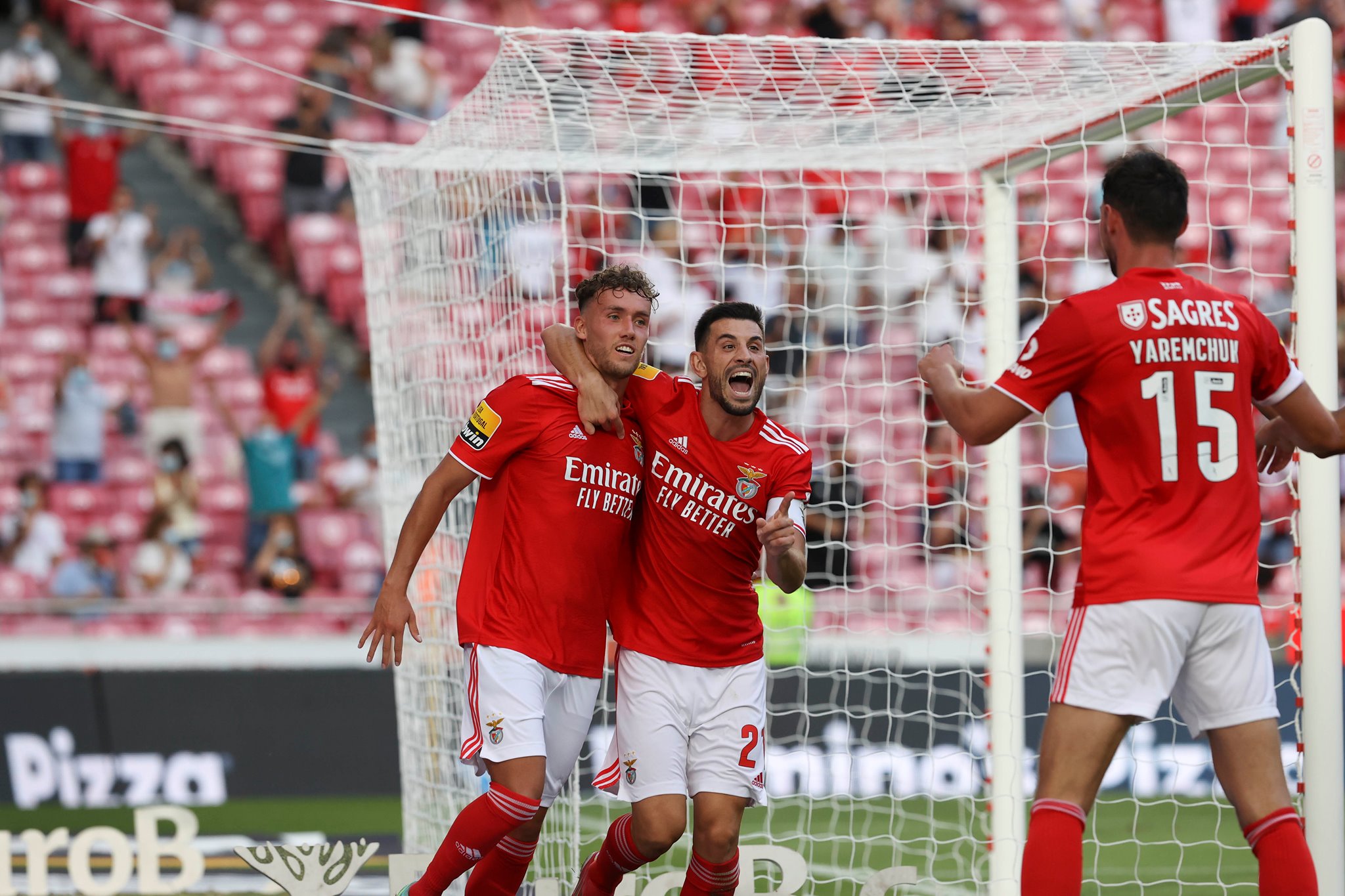 Прогноз на матч бенфика. Бенфика последние матчи. Бенфика ницца 3-0. Сеферович фото 2022 год бенфика. Фк порту 2023.