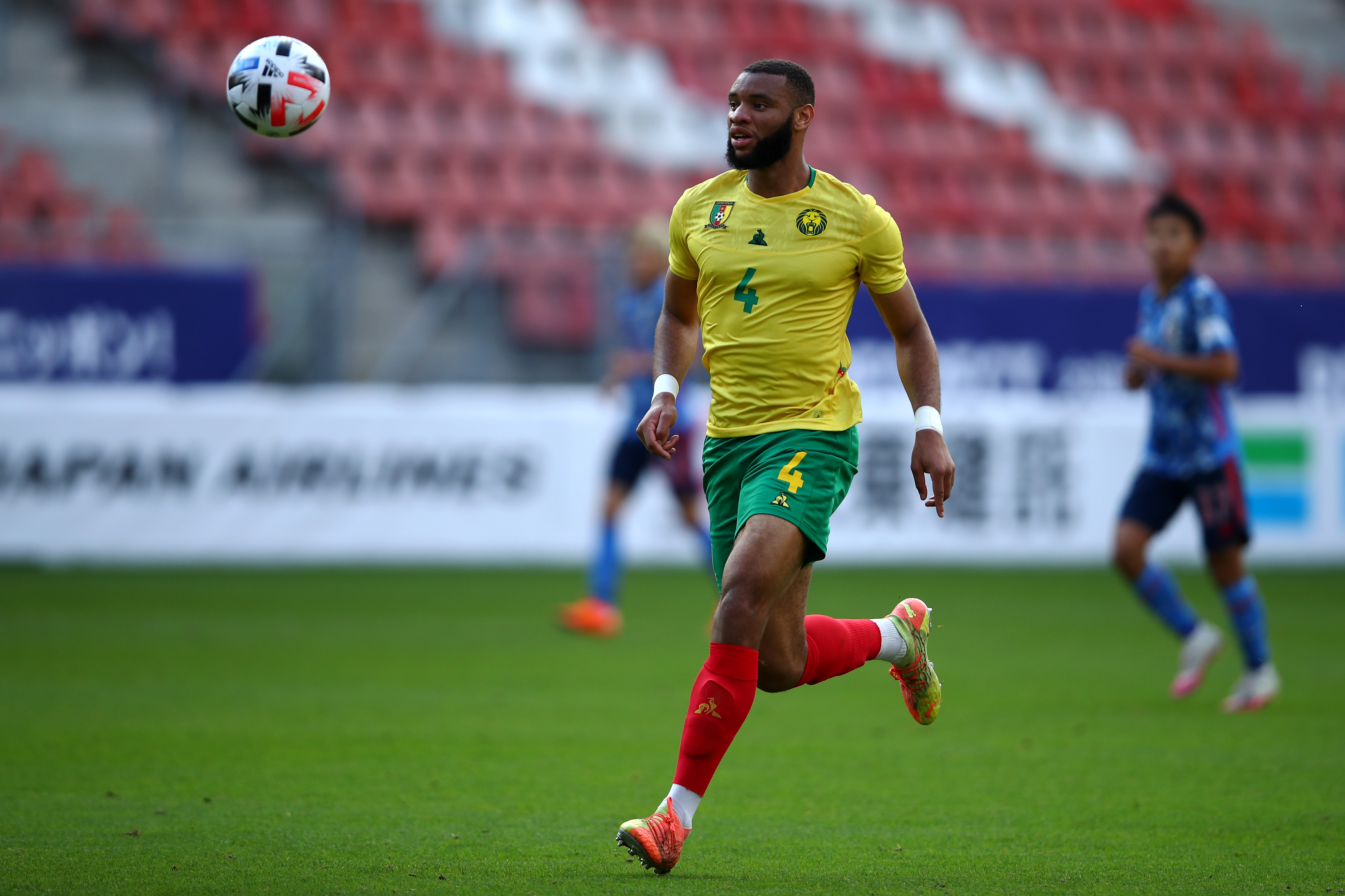 Камерун кабо верде. Алжир Камерун. Бриан Мбемо сборная Камеруна. Cameroon Football Team 2022. Moukoudi футболист.