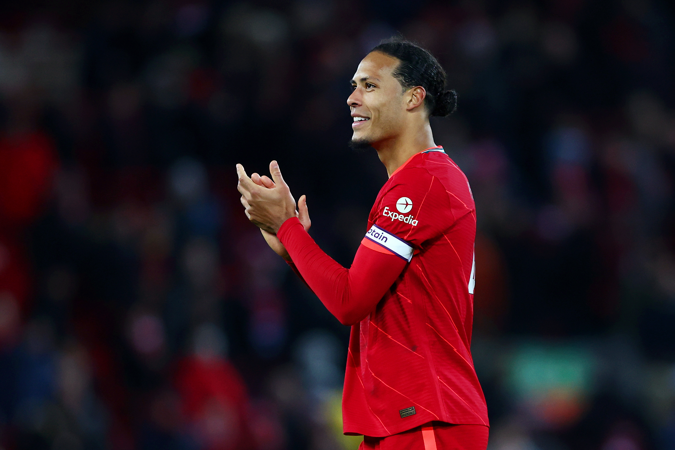 Van dijk. Ван Дейк. Вирджил Ван Дейк футболист. Вирджил Ван Дейк номер. Футбол защитники Ван Дейк.