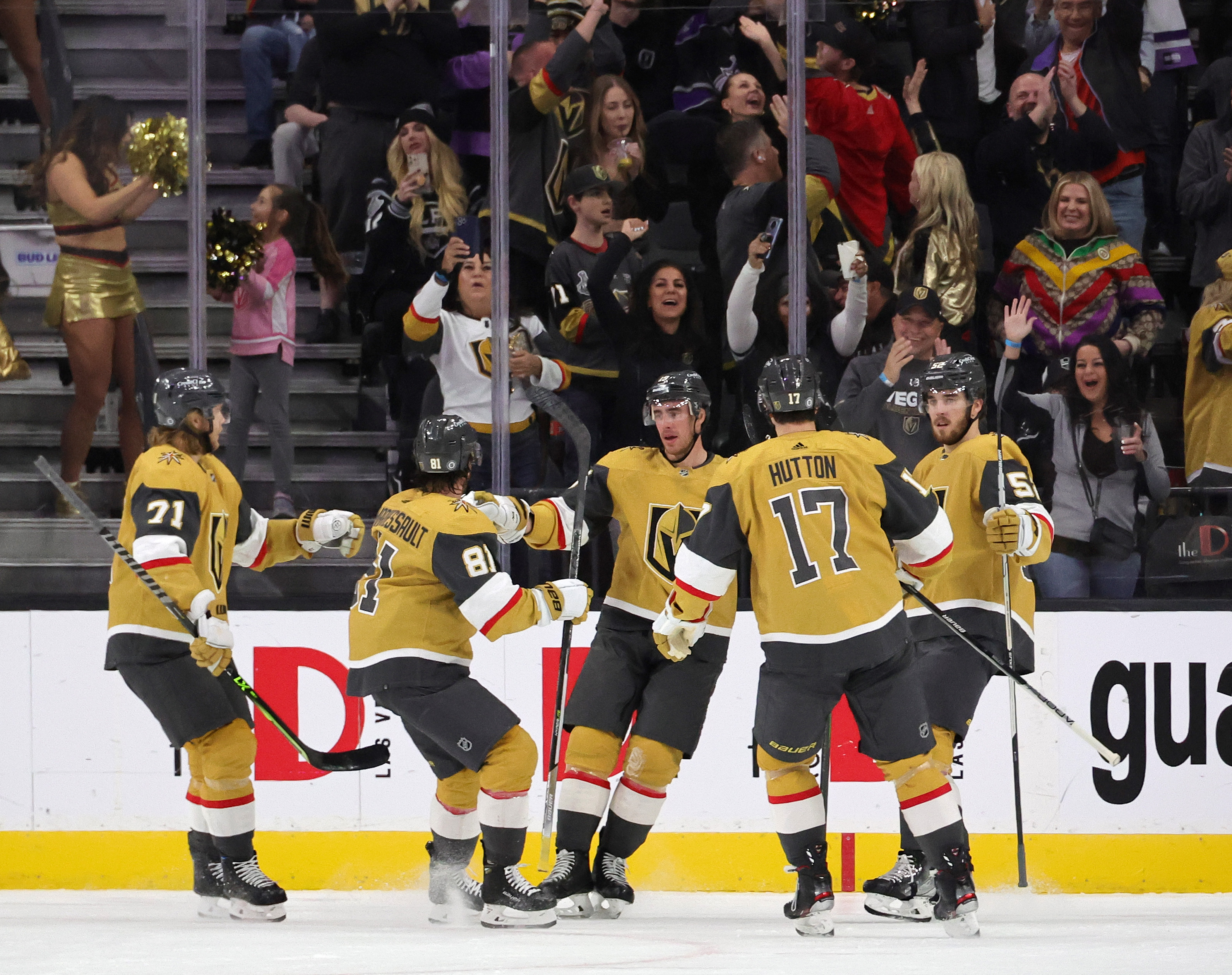 Вегас голден найтс оттава сенаторз прогноз. Флорида пантерз - вегас голден найтс. Vegas golden knights. Вегас голден найтс. Вегас торонто.