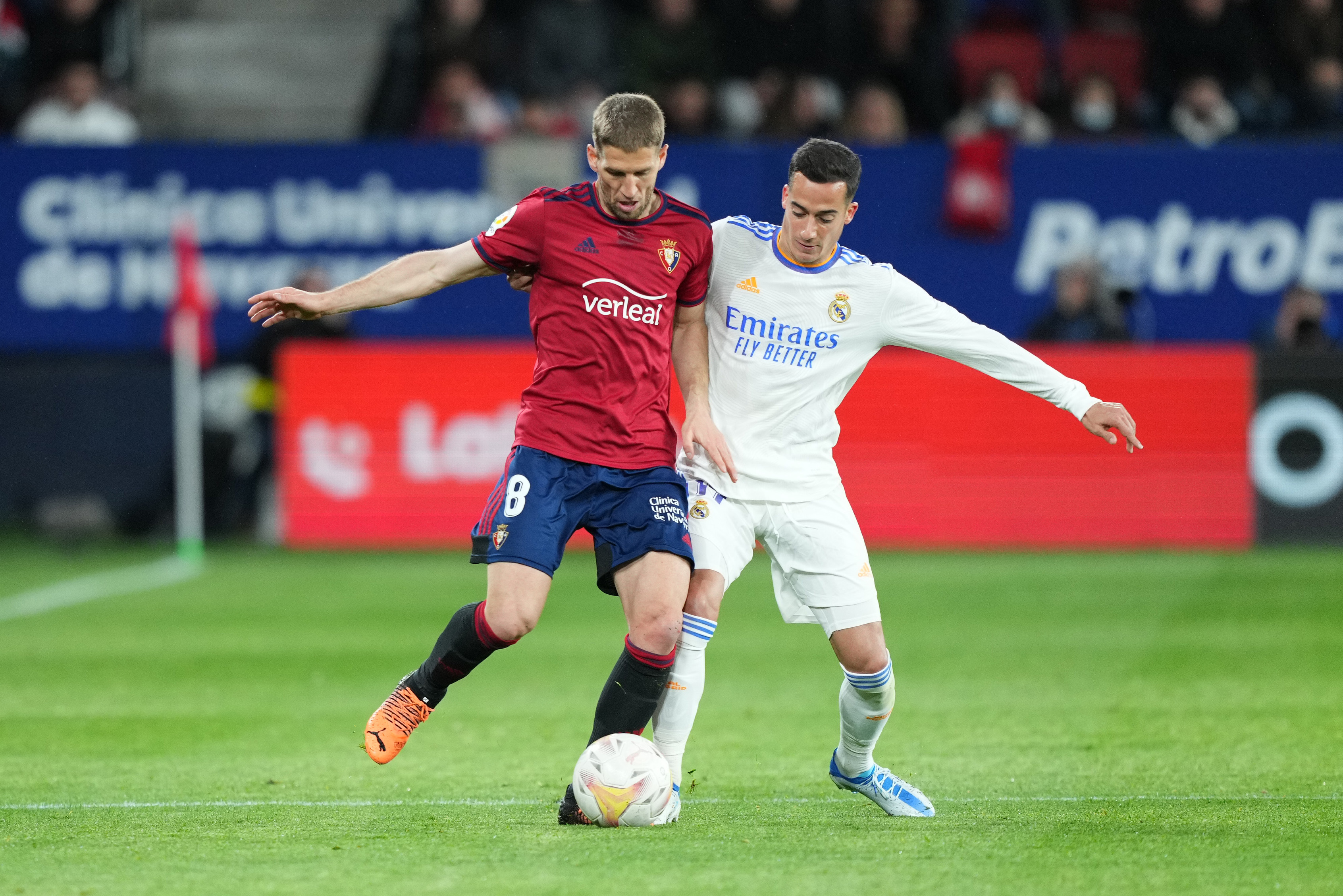 Реал мадрид 2 1 оссасуна. Реал осасуна 2 октября. Реал мадрид осасуна ливе. Осасуна реал мадрид прямая трансляция. Реал осасуна 2 октября.