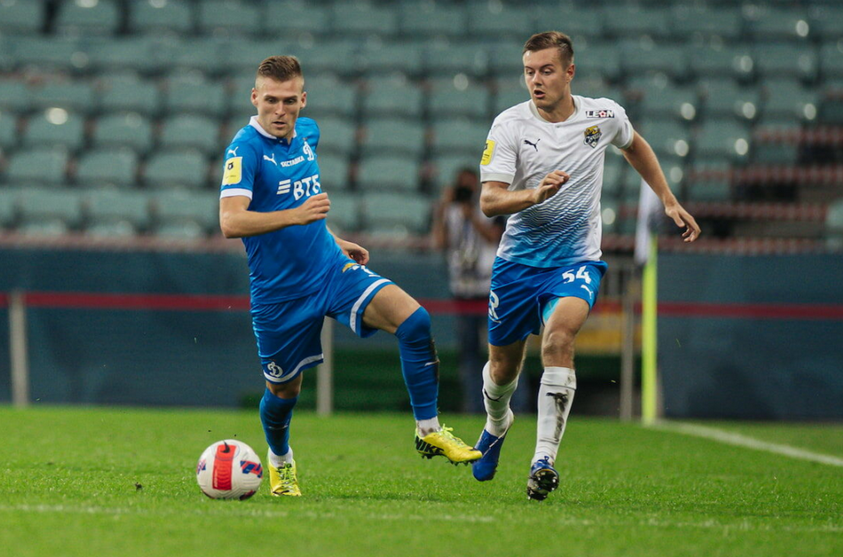 Футбольный матч. Счет динамо москва сочи. Счет динамо москва сочи. Сочи динамо москва. Игроки фк динамо москва 2022.