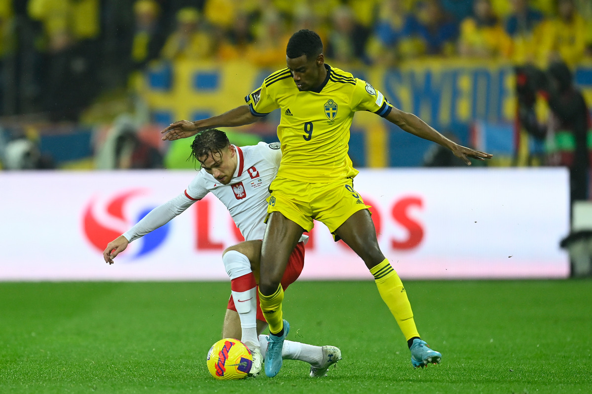 Swedish vs english. швеция алжир прогноз. швеция алжир. швеция алжир. швеция флаг футбол.