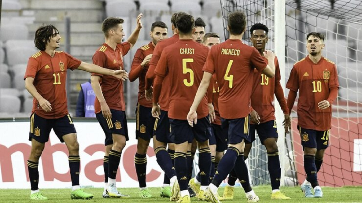 Красная фурия сборная испании. Сборная испании 2008-2012. Сборная испании молодой. Сборная испании молодой. Сборная испании молодой.