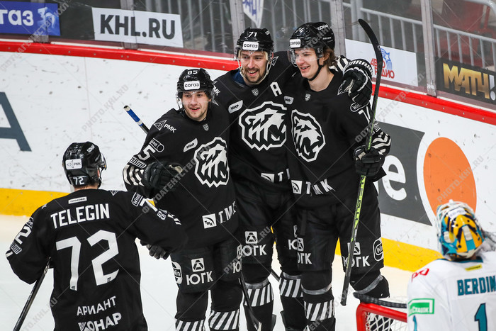 Игра трактор салават сегодня. Салат юлаев хоккей. Трактор салават юлаев 30 сентября. Игра трактор салават сегодня. Салават юлаев трактор 9 сентября.