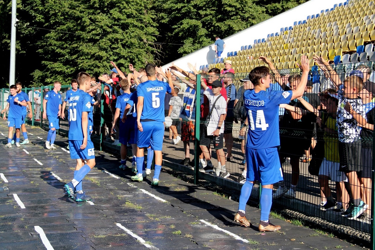 Артем Тетеркин, Кадыргали Симбаев и Александр Кузнецов, ФК «Коломна» (фото: соцсети «Коломны»)