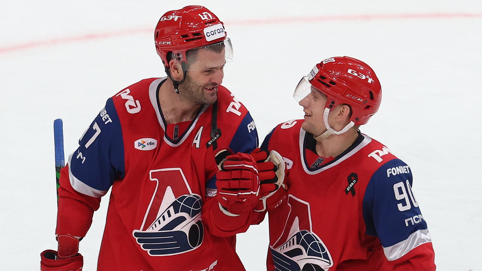 Хоккеисты «Локомотива» Александр Радулов и Александр Полунин