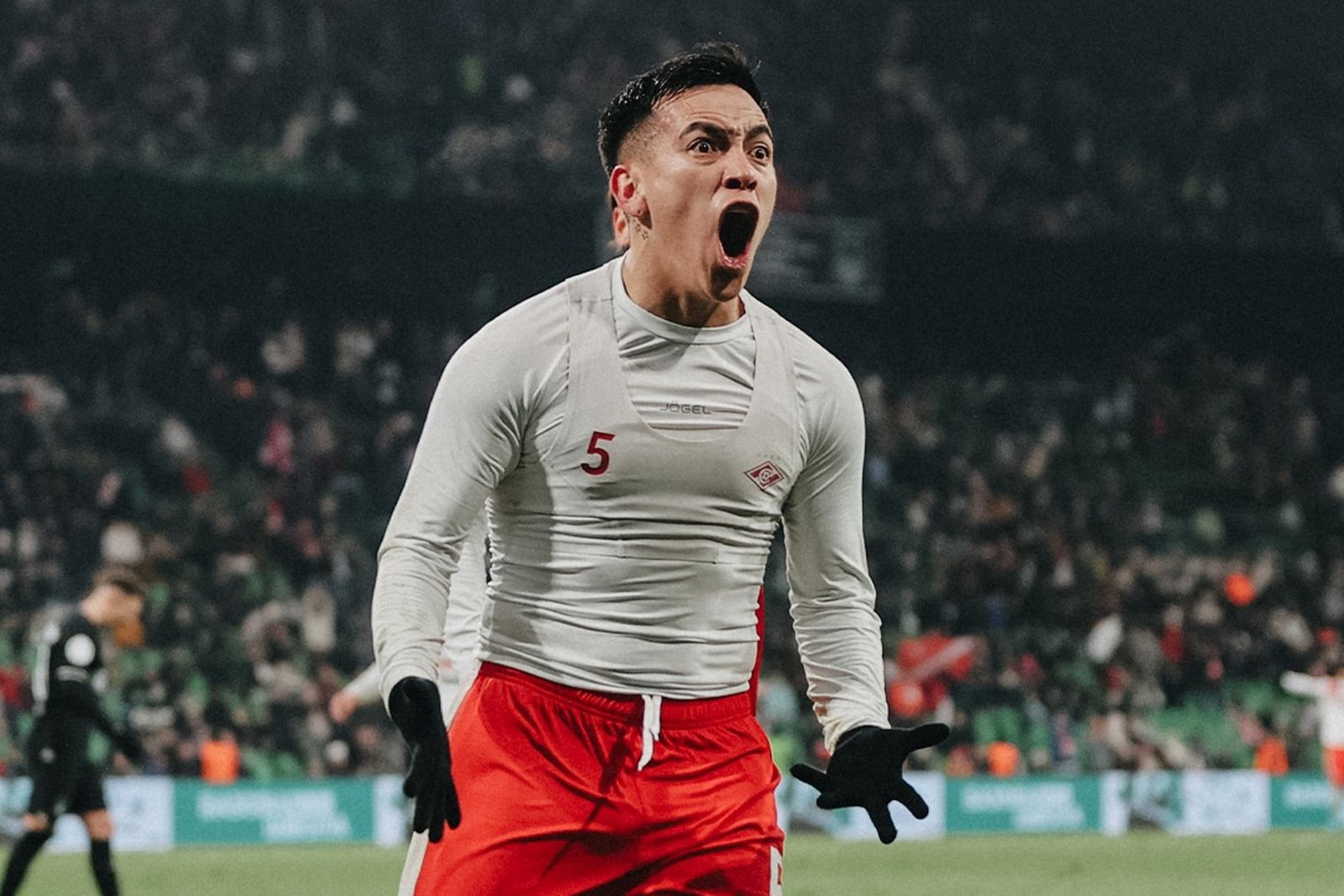 Полузащитник «Спартака» Эсекьель Барко радуется своему голу в матче с «Краснодаром» в декабре 2024 года