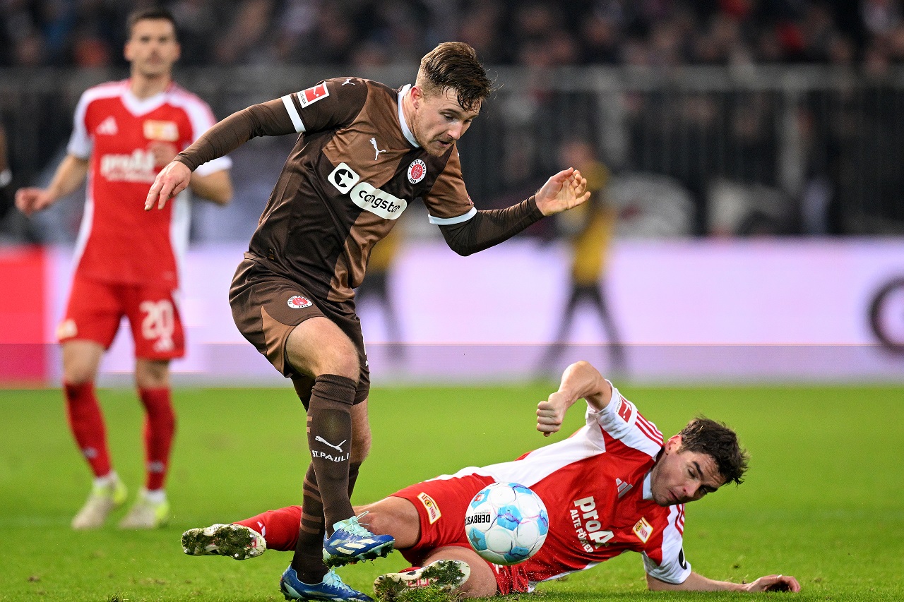 Роберт Сков («Унион» Берлин) и Йоханнес Эггештайн («Санкт-Паули») (фото: Stuart Franklin/Getty Images)