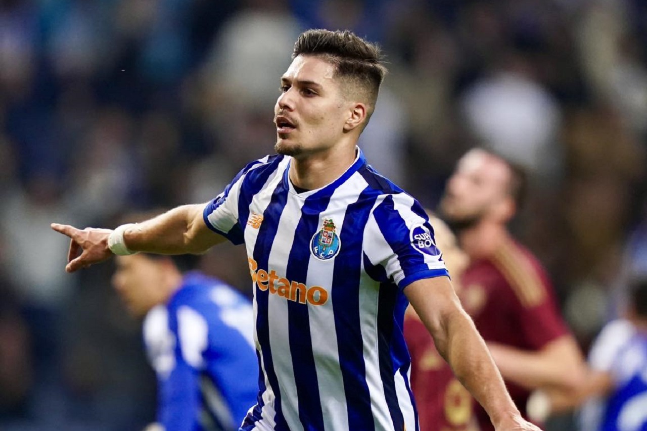 Франсишку Моура («Порту») в матче Лиги Европы против «Ромы» (фото: соцсети клуба)