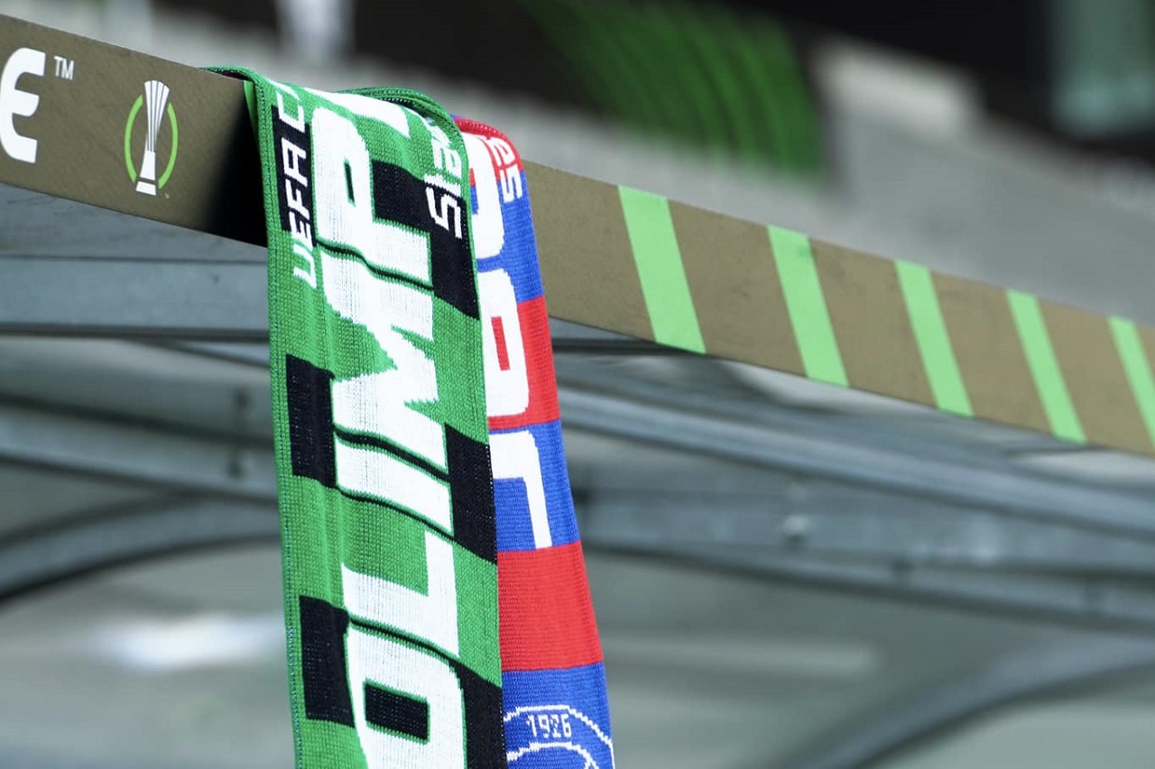 Шарфы «Олимпии» и «Бораца» из Баня-Луки (фото: соцсети словенского клуба)